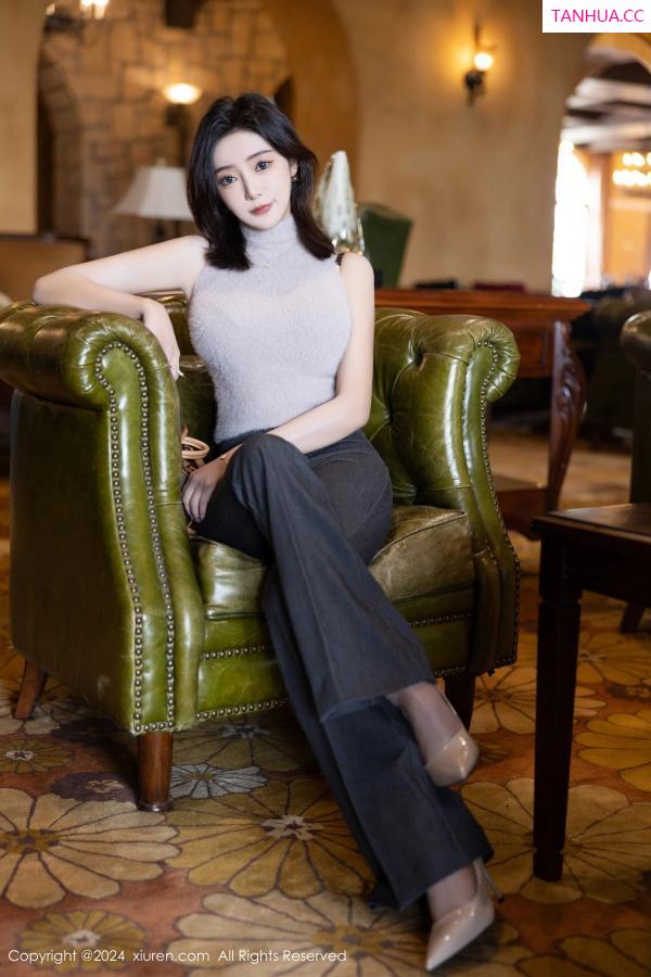 王馨瑶  [XiuRen]高清写真图 2024.04.25 No.8451 王馨瑶yanni 黑丝美腿第9张图片